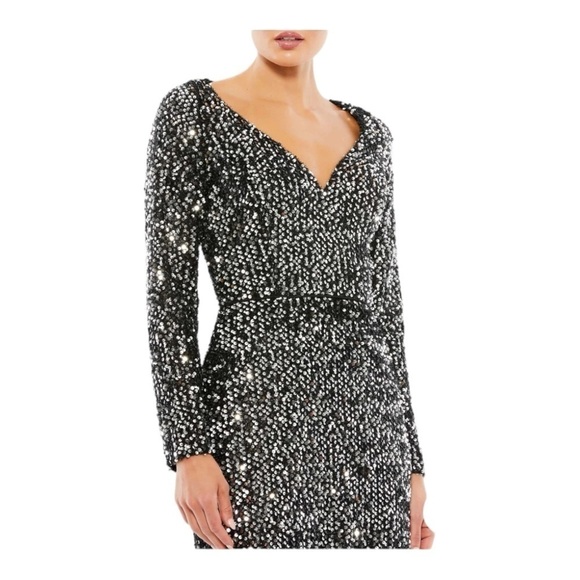 Mac Duggal Metallic V-Neck Gown in Black/Silver NWT - Picture 3 of 8